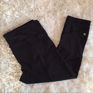 Like new lululemon size 12 crop pant!